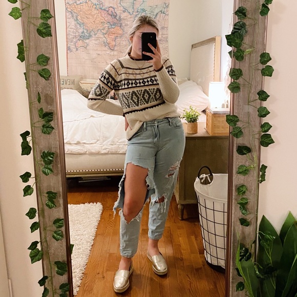 ☼ light wash boyfriend jeans - Picture 2 of 7